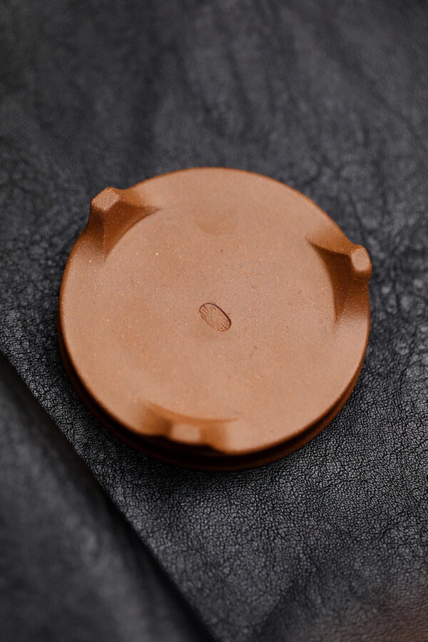 Miscellaneous Ware | Dunhuang Wuxiang Gai Zhi | Duan Clay | diameter 6.5cm | height 1.5cm | slip painting | 盖置